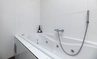 Sézane's Lodges: shared home - not hotel - in museum district