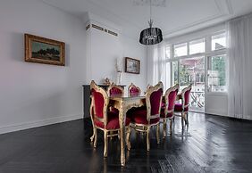 Sézane's Lodges: shared home - not hotel - in museum district