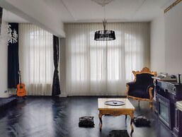 Sézane's Lodges: shared home - not hotel - in museum district