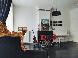 Sézane's Lodges: shared home - not hotel - in museum district