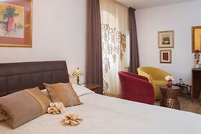 Romantic Luxury Rooms