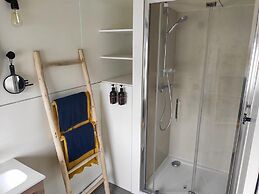 Péniche Carpe Diem La Rivière House