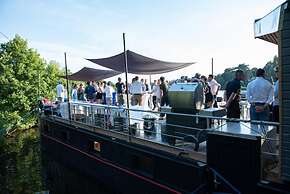 Péniche Carpe Diem La Rivière House