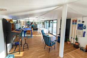 Péniche Carpe Diem La Rivière House