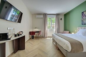 Logis Hotel Le Blason de Provence
