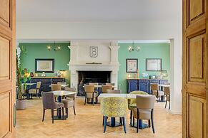 Logis Hotel Le Blason de Provence