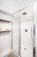 JOIVY Bright Apartment in De Angeli near Subway