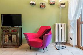 JOIVY Cozy Flat for 4 w/ Patio, Nearby Navigli