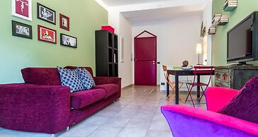 JOIVY Cozy Flat for 4 w/ Patio, Nearby Navigli