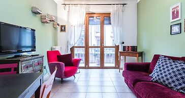 JOIVY Cozy Flat for 4 w/ Patio, Nearby Navigli