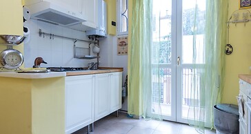 JOIVY Cozy Flat for 4 w/ Patio, Nearby Navigli