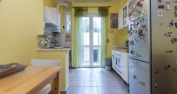 JOIVY Cozy Flat for 4 w/ Patio, Nearby Navigli