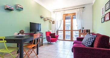 JOIVY Cozy Flat for 4 w/ Patio, Nearby Navigli