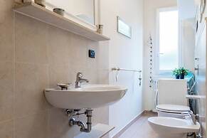 JOIVY Cozy Flat for 4 w/ Patio, Nearby Navigli