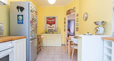 JOIVY Cozy Flat for 4 w/ Patio, Nearby Navigli