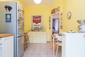 JOIVY Cozy Flat for 4 w/ Patio, Nearby Navigli