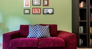 JOIVY Cozy Flat for 4 w/ Patio, Nearby Navigli