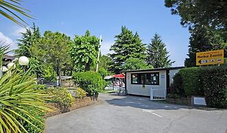 Camping Garden Tourist