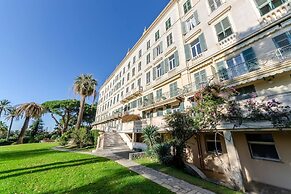 JOIVY Lovely Apt with Communal Pool in Nervi