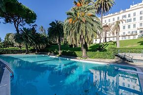 JOIVY Lovely Apt with Communal Pool in Nervi