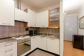 JOIVY Lovely Apt with Communal Pool in Nervi