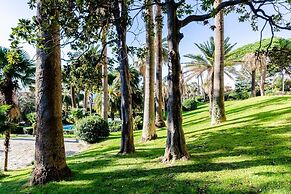 JOIVY Lovely Apt with Communal Pool in Nervi