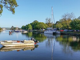 1 Crabshell Quay