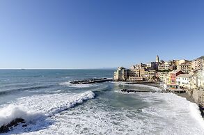 JOIVY Light Flat for 5 in the Heart of Bogliasco