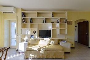 JOIVY Light Flat for 5 in the Heart of Bogliasco