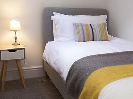 The Towers - Castell