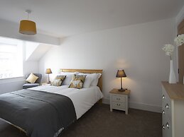 The Towers - Castell