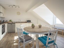 The Towers - Castell