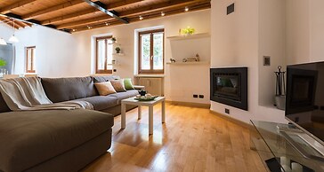 JOIVY Scenic 2BR Apt w/ Balcony & Parking