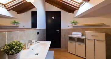 JOIVY Scenic 2BR Apt w/ Balcony & Parking