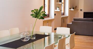 JOIVY Scenic 2BR Apt w/ Balcony & Parking