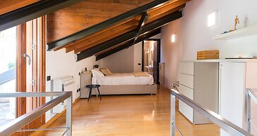 JOIVY Scenic 2BR Apt w/ Balcony & Parking