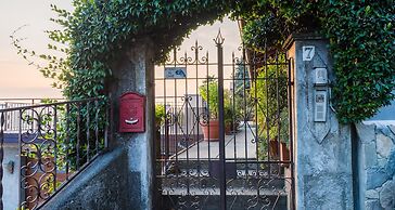 JOIVY Scenic 2BR Apt w/ Balcony & Parking