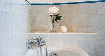 JOIVY Scenic 2BR Apt w/ Balcony & Parking