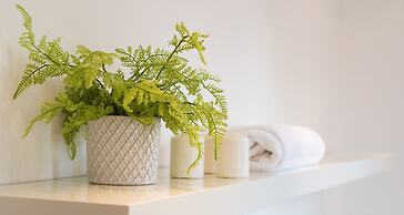 JOIVY Scenic 2BR Apt w/ Balcony & Parking