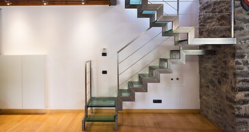 JOIVY Scenic 2BR Apt w/ Balcony & Parking