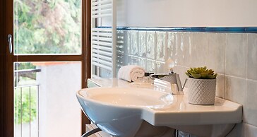 JOIVY Scenic 2BR Apt w/ Balcony & Parking