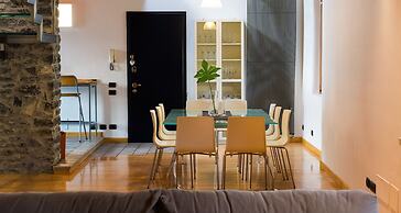 JOIVY Scenic 2BR Apt w/ Balcony & Parking