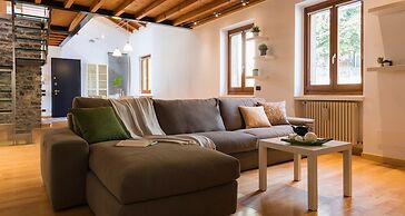 JOIVY Scenic 2BR Apt w/ Balcony & Parking