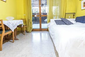 JOIVY Quiet Apt w Terrace in Beautiful Area