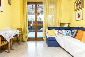 JOIVY Quiet Apt w Terrace in Beautiful Area