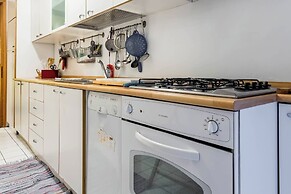 JOIVY Quiet Apt w Terrace in Beautiful Area