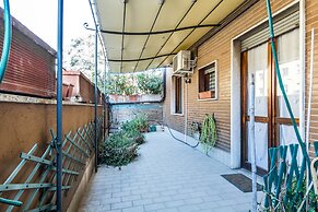 JOIVY Quiet Apt w Terrace in Beautiful Area