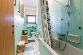 JOIVY Quiet Apt w Terrace in Beautiful Area