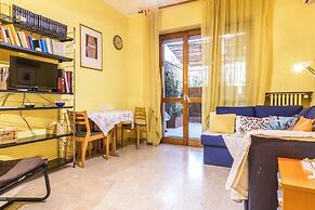 JOIVY Quiet Apt w Terrace in Beautiful Area