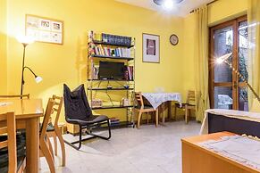 JOIVY Quiet Apt w Terrace in Beautiful Area